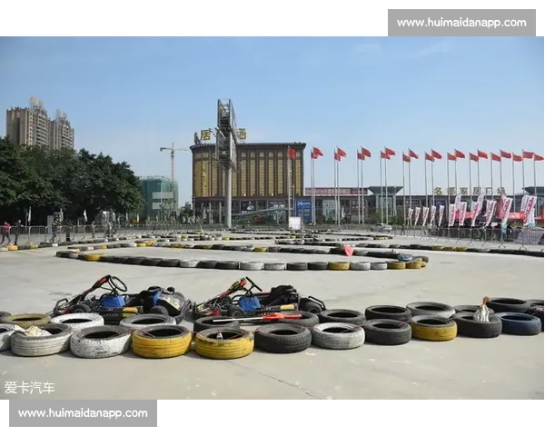 极速碰撞激情瞬间 赛车手冲线奋力争胜画面震撼全场